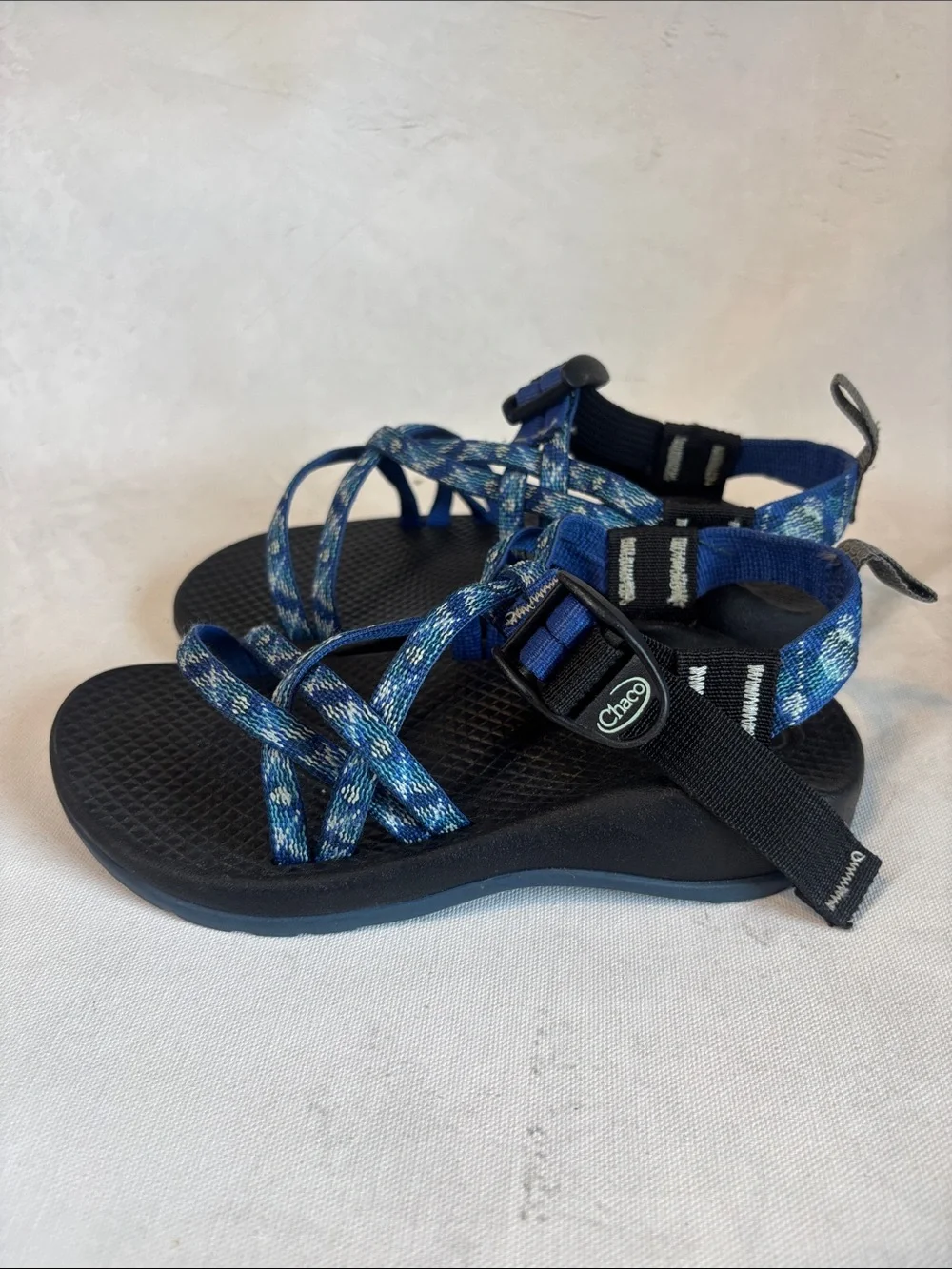 Chaco Kids Blue Patterned Webbing Sport Sandals, size 1